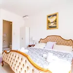 Deluxe Rooms With A Terrace View At Old City Gate