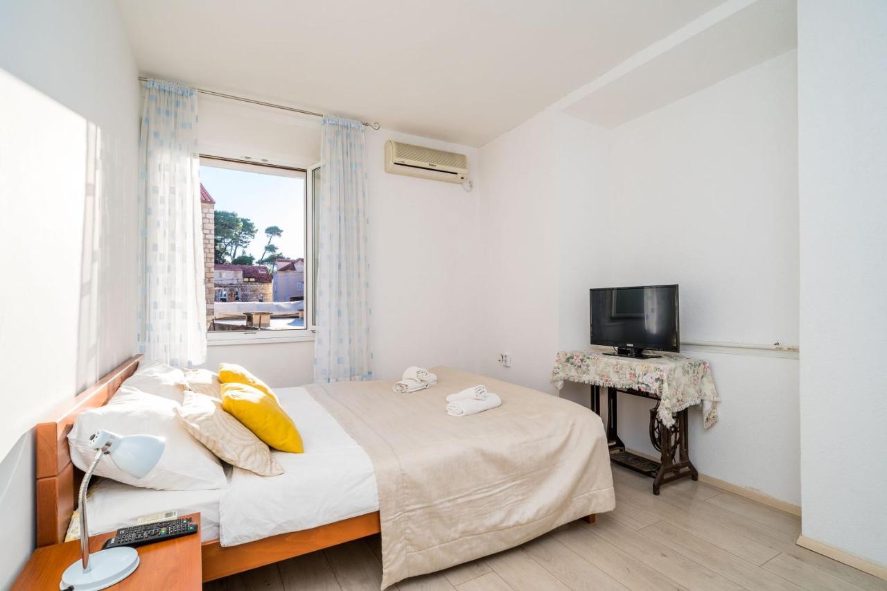 Deluxe With A Terrace View At Old Gate Affittacamere