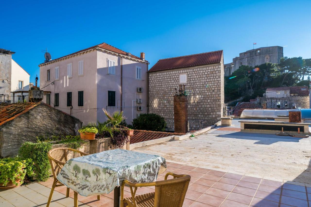 Deluxe With A Terrace View At Old Gate Affittacamere