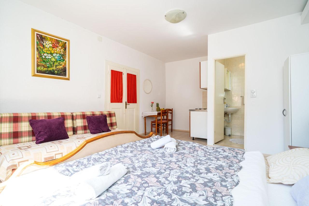 Deluxe With A Terrace View At Old Gate Affittacamere