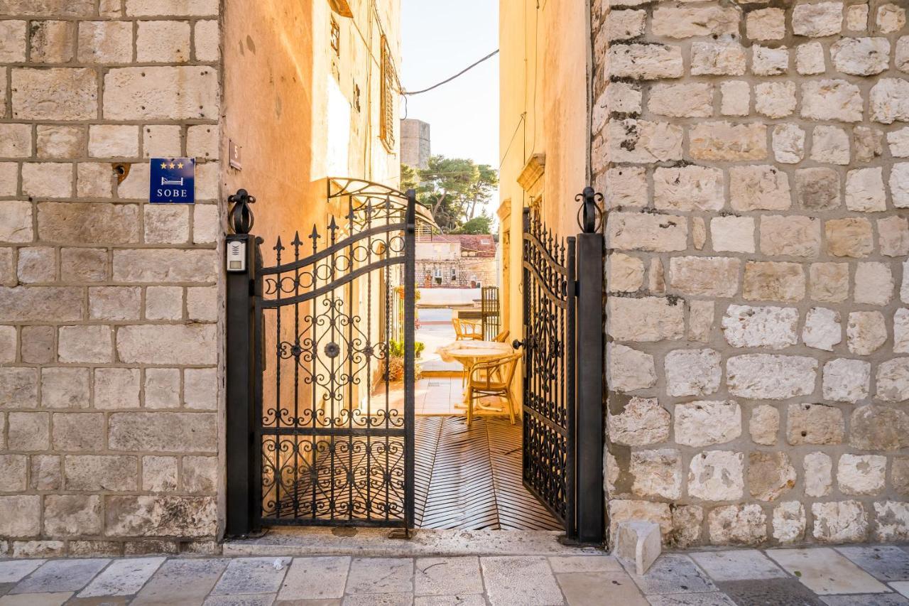 Deluxe With A Terrace View At Old Gate * Dubrovnik